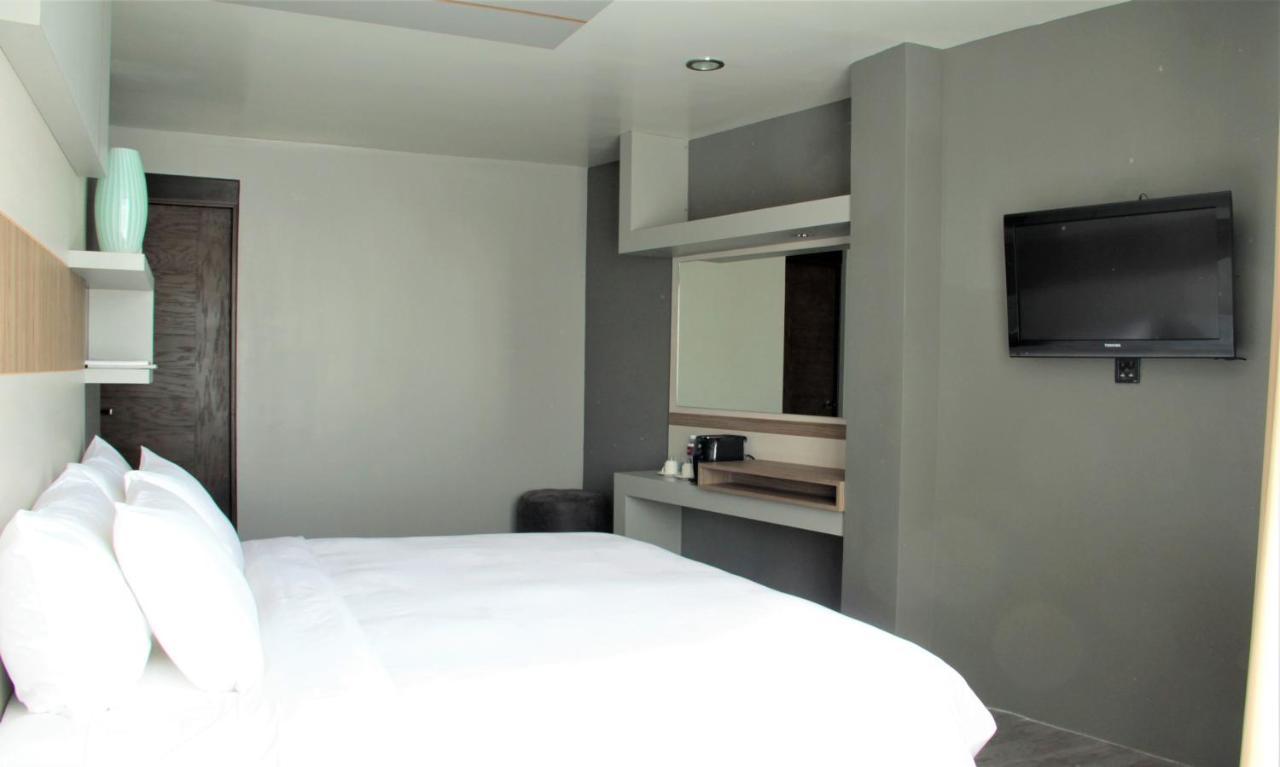 Esduma Hk Hotel Pachuca Екстериор снимка