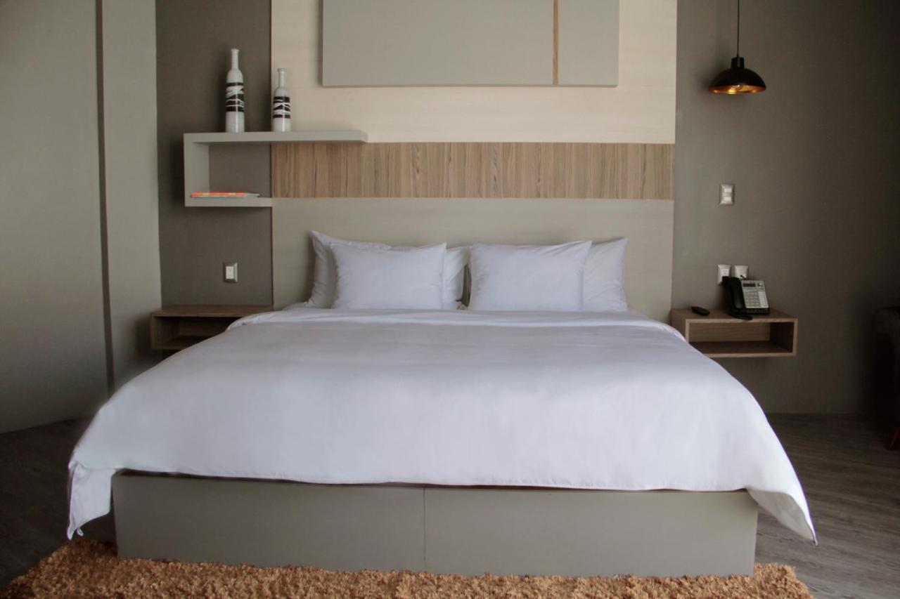 Esduma Hk Hotel Pachuca Екстериор снимка