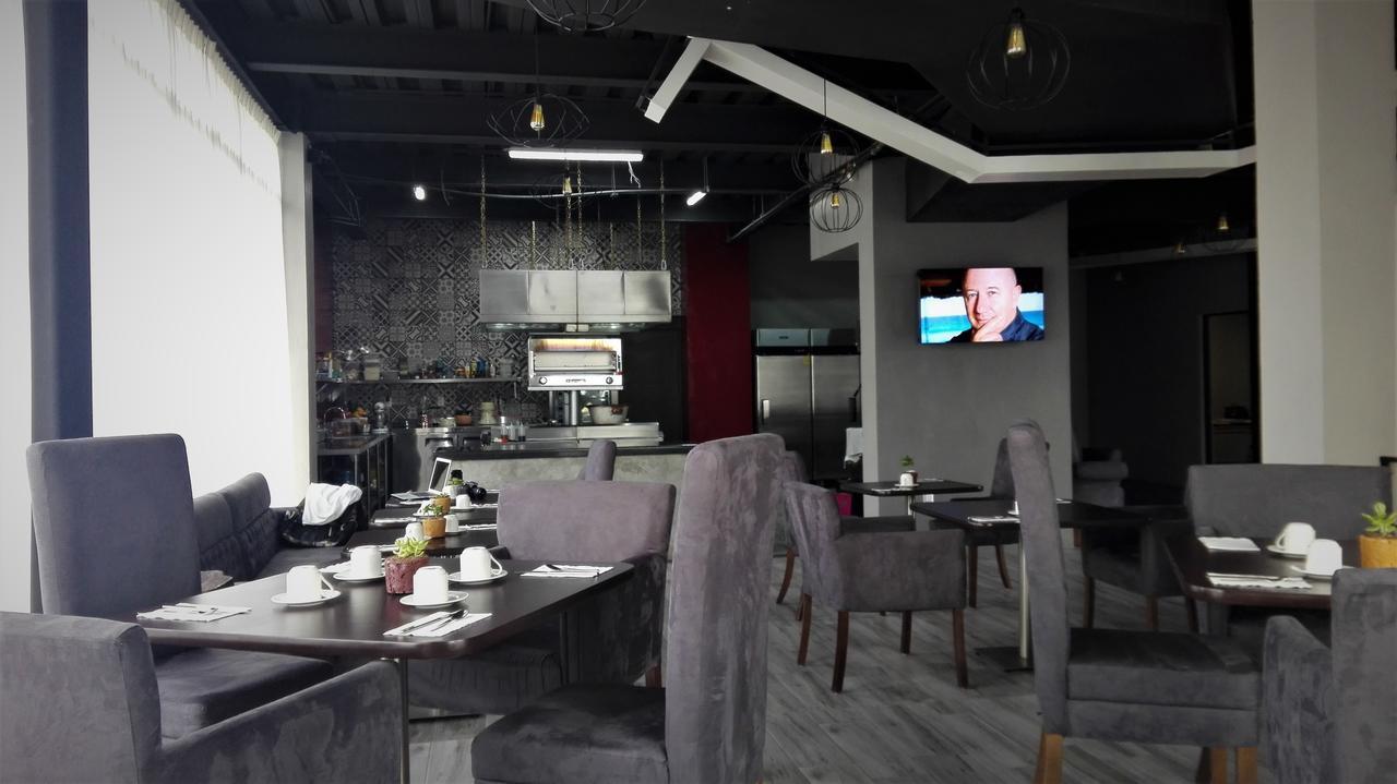 Esduma Hk Hotel Pachuca Екстериор снимка